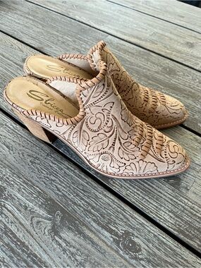 Western style mule boot, size 9.
